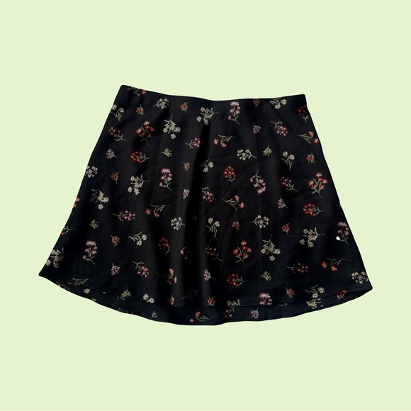 Mini Floral Skirts Set - Picture 2 of 3
